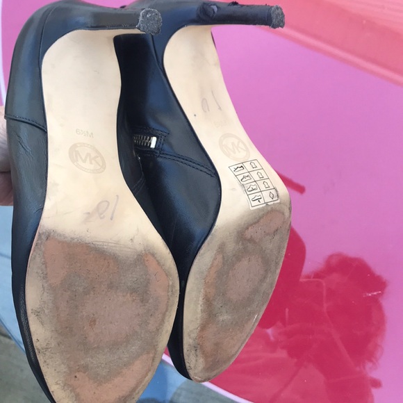 Michael kors black leather bootie size 6.5 - Picture 8 of 8